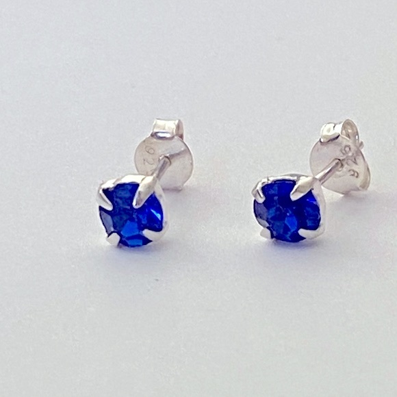 925 Silver blue cz earrings 5mm cubic zirconia stone stunning - Picture 3 of 7
